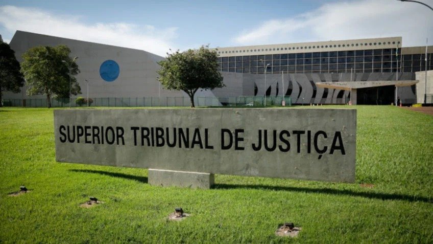 STJ derruba liminar e libera medidas do MEC