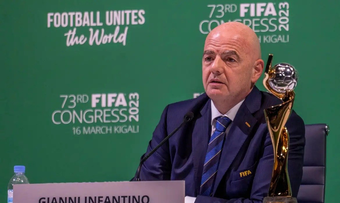 Infantino perde apoio da França na disputa pela presidência da FIFA