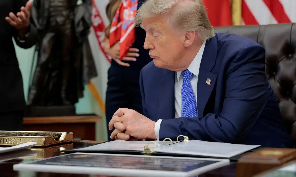 Donald Trump promete US$ 5 mil por adulto com vitória republicana no Congresso
