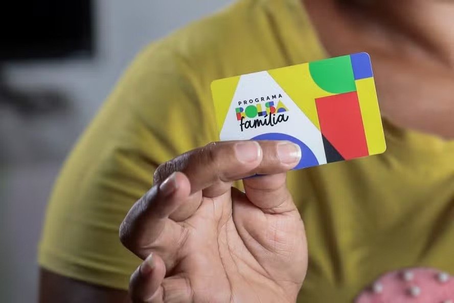 Bolsa Família de R$ 691 começa a valer em outubro