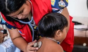 Yanomami recebem consultas e exames durante expedição do SUS em Roraima