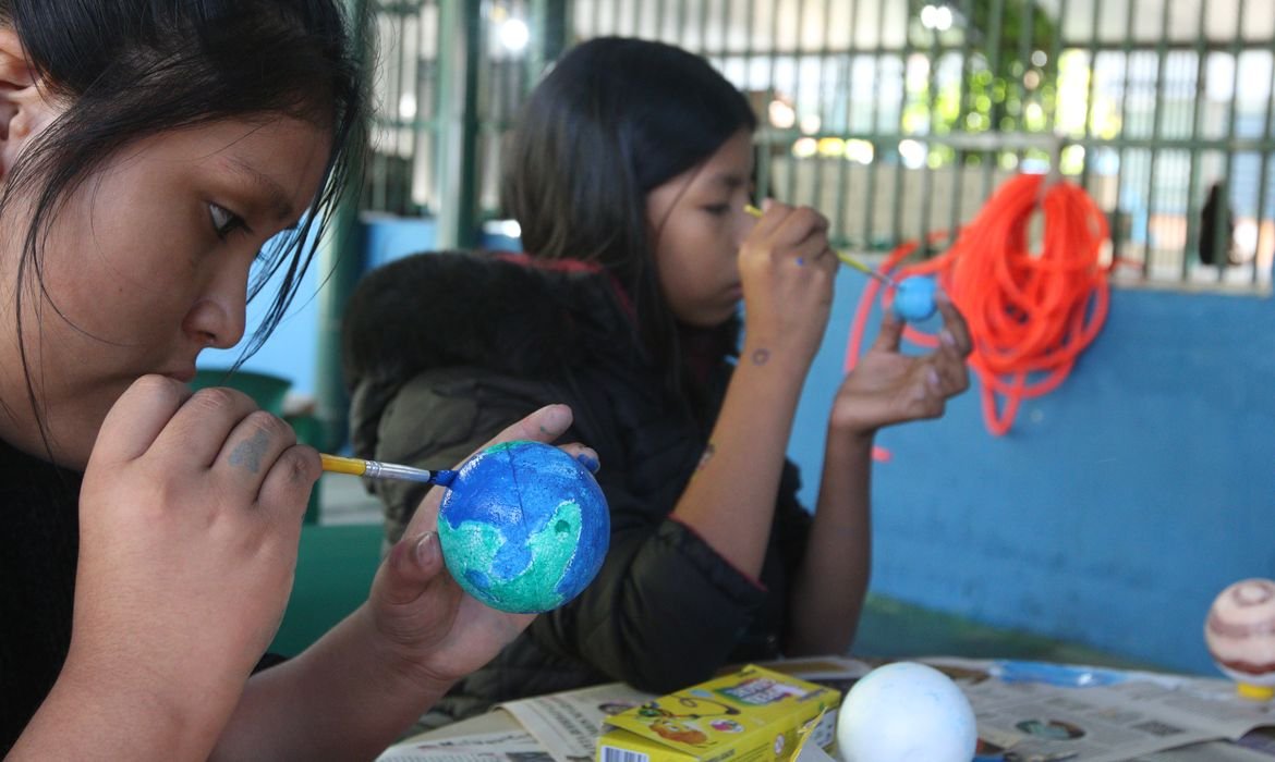 Manaus se destaca com ensino de programação sem uso de telas em escolas