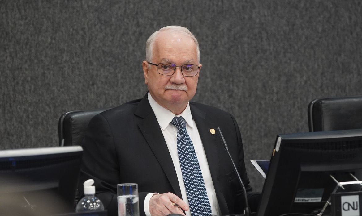 Fachin muda regra para petições em processos do STF